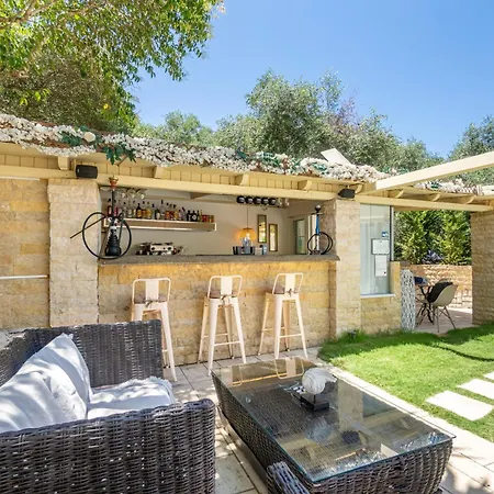 Doliva With Private Pool Апартаменты *